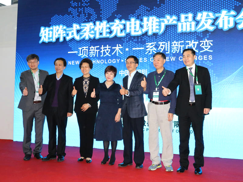 产品发布会现场合影.jpg 产品发布会现场合影.jpg